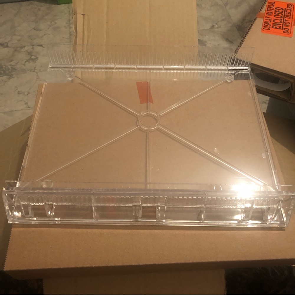 Roc display shelves NWT